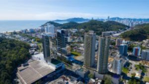 Avenida em SC atrai grifes e cresce 90% com imóveis de luxo