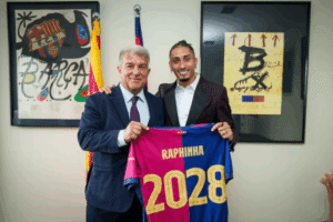 Barcelona renova contrato do atacante Raphinha até 2028