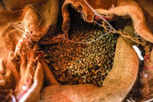 Café tem queda brusca na média de preços no mês de abril