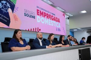 Câmara homenageia trabalhadoras domésticas e reforça garantia de direitos