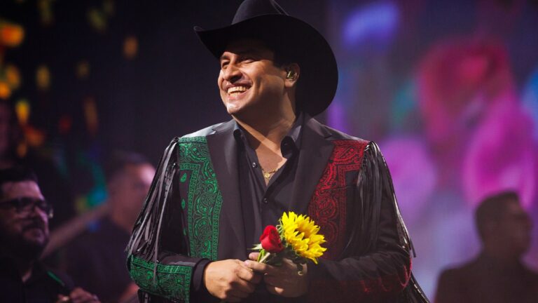 Cantor mexicano adia show nos EUA após visto ser revogado