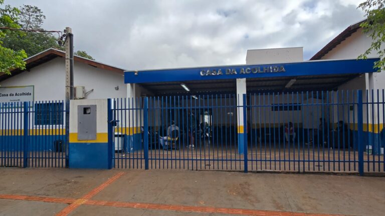 Casa da Acolhida opera com capacidade máxima para proteger do frio intenso