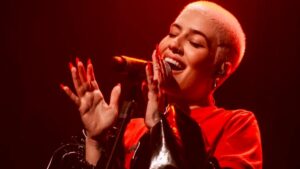 Clau revisita sua carreira em show no Rio de Janeiro