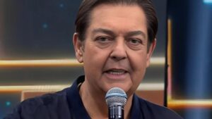 Em rara aparição na TV, Faustão surpreende no SBT; assista