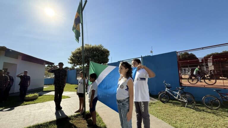 Escolas municipais de Coxim implementam execução dos hinos Nacional e Estadual