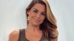 Ex-coelhinha da Playboy vira sem teto e sobrevive com vaquinha