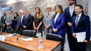 Senador Astronauta Marcos Pontes (PL-SP); Senador Izalci Lucas (PL-DF); Senadora Dra. Eudócia (PL-AL); Conselheiro do Conselho Federal de Nutrição (CFN), Caio Victor Coutinho de Oliveira; Presidente da Associação Brasileira das Empresas de Produtos Nutricionais (Abenutri), Marcelo Bella. Audiência pública conjunta para debater o aumento da oferta de suplementos alimentares no mercado brasileiro sem o devido controle e fiscalização por parte das autoridades competentes.