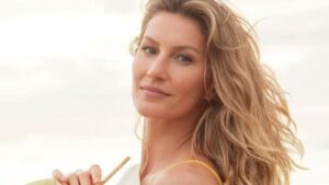 Gisele Bündchen posta foto do caçula pela primeira vez