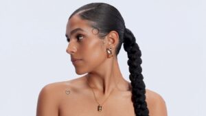 Hatalia, filha do ex-jogador Zinho, mergulha na música gospel