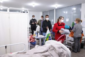 Hospital da Vida recebe cobertores da campanha “Cuidando com Amor e Aquecendo Vidas”