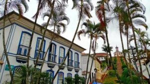 Iphan veta asfaltamento em área tombada de Diamantina, em MG