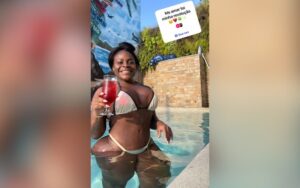 Jojo Todynho curte piscina e exibe shape após perder 80 kg