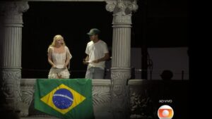 Lady Gaga chama fã para ler carta emocionante ao Brasil no show
