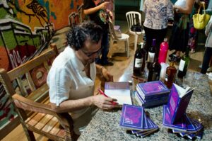 Lançamento do livro “Os Olhos de Capitu” provoca reflexões sobre a cultura, a violência contra a mulher e o poder transformador da literatura