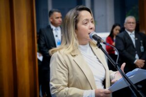 Lia Nogueira homenageia DOF pelos 38 anos de ações da unidade