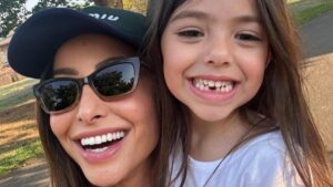 Mãe de pet? No Dia das Mães, Sabrina Sato destaca paixão da filha