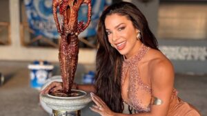 Monique Rizzeto deixa posto de rainha da Acadêmicos de Niterói
