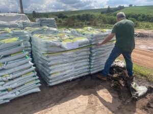 Operação apreende 336 t de fertilizante orgânico sem registro