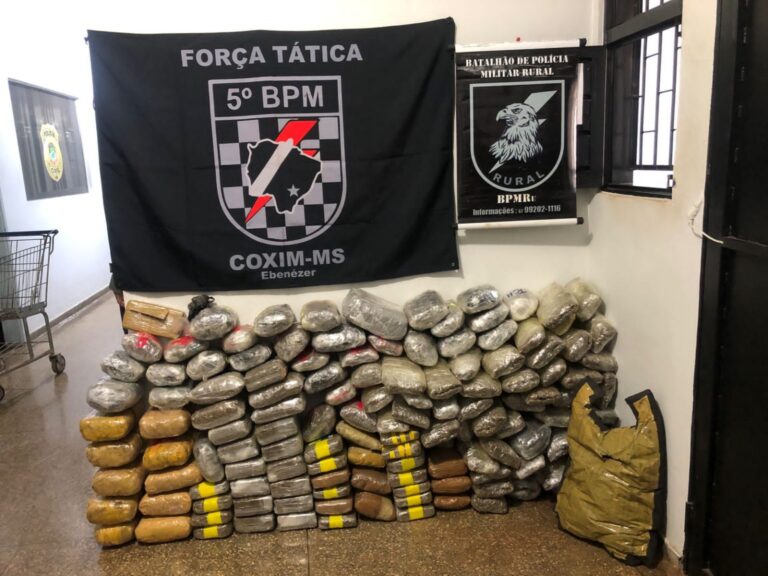 PM e PRF apreendem mais de 100 kg de maconha e prendem dois em Rio Verde