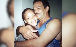 Pai de Rihanna morre aos 70 anos, segundo imprensa internacional