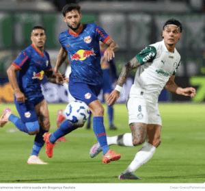 Palmeiras vence de virada e se mantém líder da Série A
