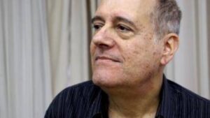 Paulo Henriques Britto é eleito para a ABL