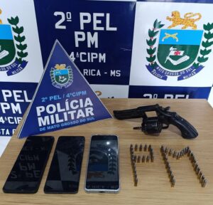 Polícia Militar apreende arma e prende suspeitos de tráfico em Costa Rica