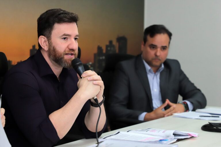 “Por que alterações tão importantes para a segurança do contrato não passaram pelo prefeito?”, questionou Maicon ao ex-diretor da Agereg