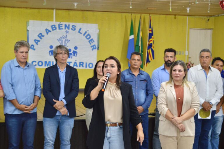 Prefeitura homenageia mais de 300 lideranças comunitárias e reforça compromisso com a participação popular