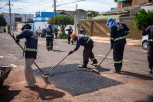 Prefeitura intensifica trabalho de tapa-buracos nas sete regiões urbanas de Campo Grande