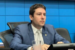 Projeto de João Henrique permite que jovens iniciem processo da CNH um ano antes da idade