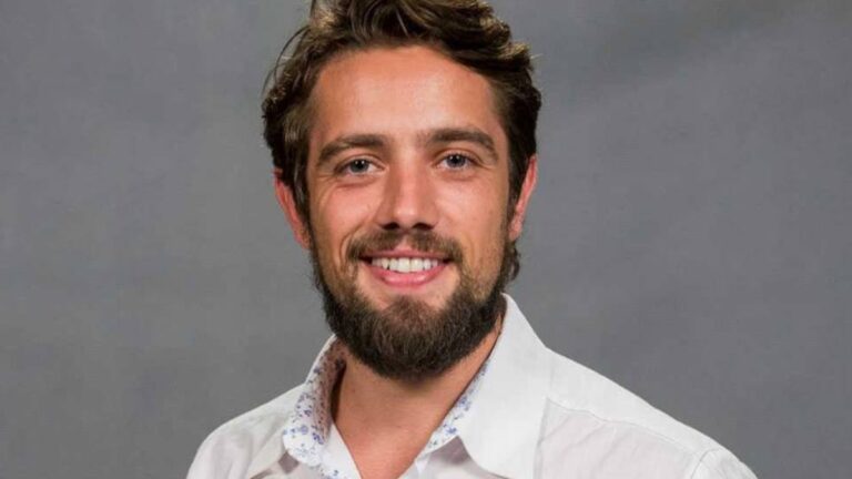 Rafael Cardoso sobre beijo em atriz com mau hálito: "Bicho morto"