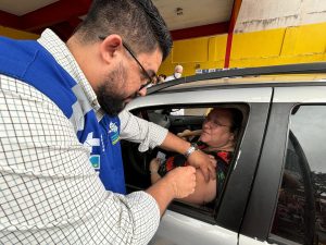 SES imuniza mais de 2 mil pessoas em ‘Drive-thru da Vacinação’ durante o Dia D contra influenza