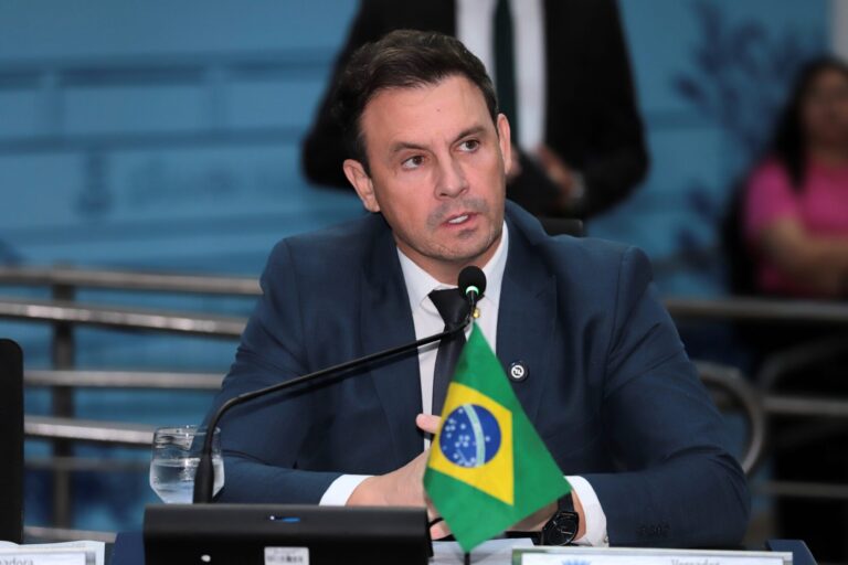 Salineiro adianta que votará favorável a projeto que obriga ar-condicionado em ônibus