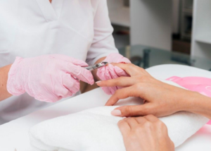 Sejuv abre inscrições para cursos gratuitos de Design de Sobrancelha e Manicure e Pedicure
