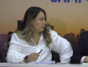 “Temos que aceitar a falta de qualidade?”, afirma Ana Portela após ex-Diretor admitir inviabilidade do contrato do Consórcio Guaicurus