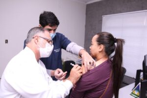 Vacinação contra a gripe reforça parceria entre saúde e segurança em todo MS: “cuidando de quem cuida”