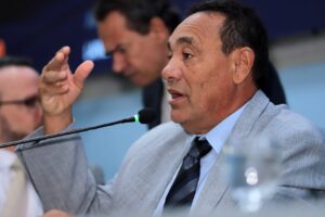 Vereador Carlão vota pela derrubada de veto e garante R$ 8,7 milhões para entidades assistenciais e da saúde