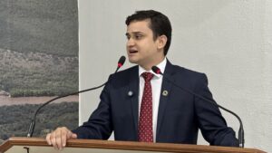 Vereador Luiz Eduardo solicita estudo para implantação de terceiro turno da hemodiálise no Hospital