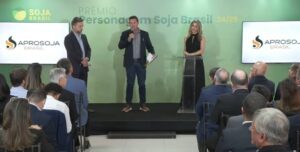 ‘É dia de celebrar os nossos heróis do campo’, diz presidente do Canal Rural; assista à premiação ao vivo
