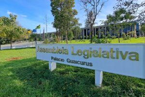 ALEMS recebe projeto de LDO com receita estimada em R$ 27 bilhões para 2026