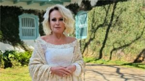 Ana Maria Braga renova votos com Fábio Arruda em cerimônia íntima