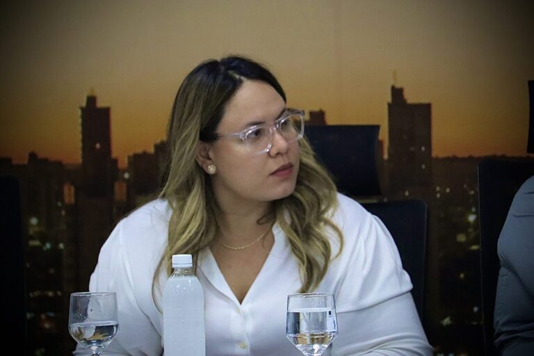 Ana Portela busca respostas sobre o transporte público mas ex-diretor-presidente do Consórcio Guaicurus fica em silêncio