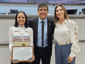 Atleta de MTB é homenageada por vereador e primeira dama