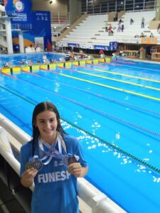 Atleta de natação conquista pódio internacional com apoio do auxílio-atleta da Prefeitura