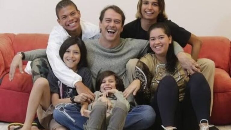 Ator da Globo sobre filhos trabalharem na Uber: "Fazem dinheiro"