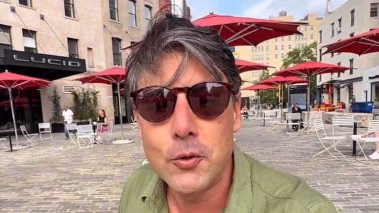 Bruno de Luca aparece após cirurgia e afastamento da TV