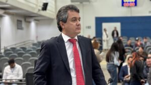 Câmara aprova projeto de Landmark que leva banho, higiene e acolhimento a quem mais precisa
