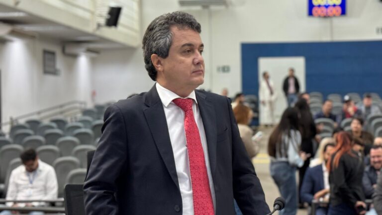 Câmara aprova projeto de Landmark que leva banho, higiene e acolhimento a quem mais precisa