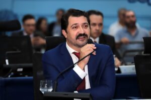 Câmara aprova projeto que prevê ar-condicionado nos novos ônibus de Campo Grande; Flávio Cabo Almi vota a favor da proposta
